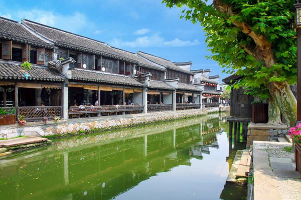 广陵区阳光志愿者协会联合开展“爱心年夜饭共享幸福年”活动